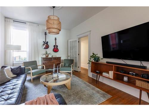 189 West Avenue N, Hamilton, ON - Indoor Photo Showing Living Room