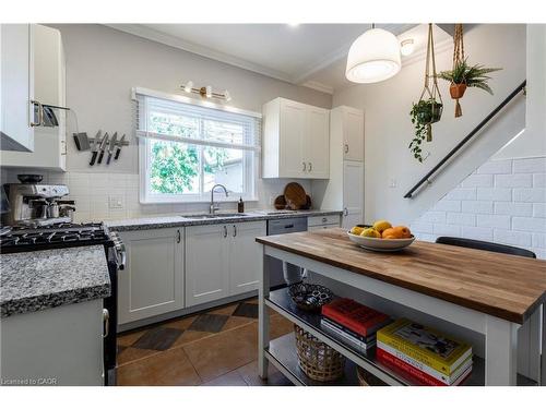 189 West Avenue N, Hamilton, ON - Indoor Photo Showing Kitchen