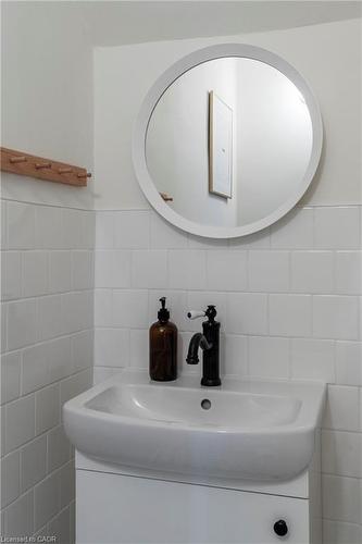 189 West Avenue N, Hamilton, ON - Indoor Photo Showing Bathroom