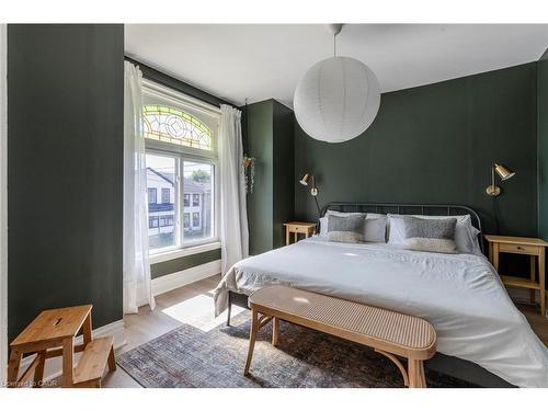 189 West Avenue N, Hamilton, ON - Indoor Photo Showing Bedroom