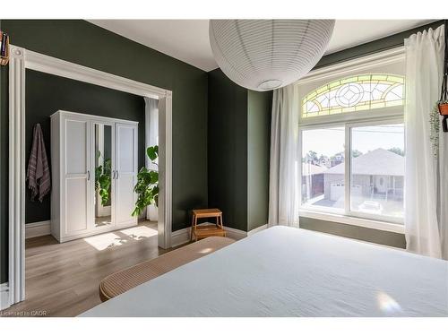 189 West Avenue N, Hamilton, ON - Indoor Photo Showing Bedroom