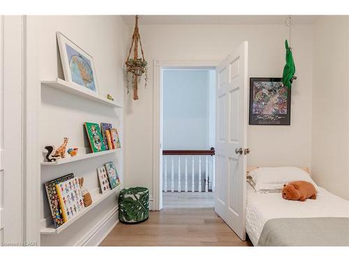 189 West Avenue N, Hamilton, ON - Indoor Photo Showing Bedroom