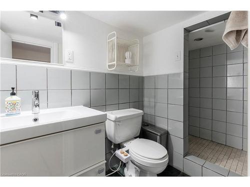 189 West Avenue N, Hamilton, ON - Indoor Photo Showing Bathroom