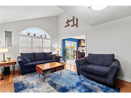 257 Wright Crescent, Niagara-On-The-Lake, ON - Indoor Photo Showing Living Room