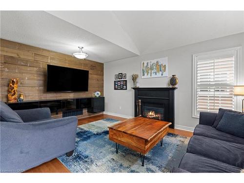 257 Wright Crescent, Niagara-On-The-Lake, ON - Indoor Photo Showing Living Room With Fireplace