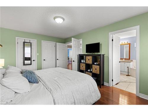 257 Wright Crescent, Niagara-On-The-Lake, ON - Indoor Photo Showing Bedroom