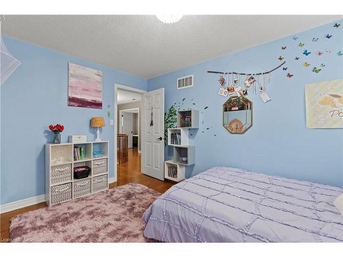 257 Wright Crescent, Niagara-On-The-Lake, ON - Indoor Photo Showing Bedroom