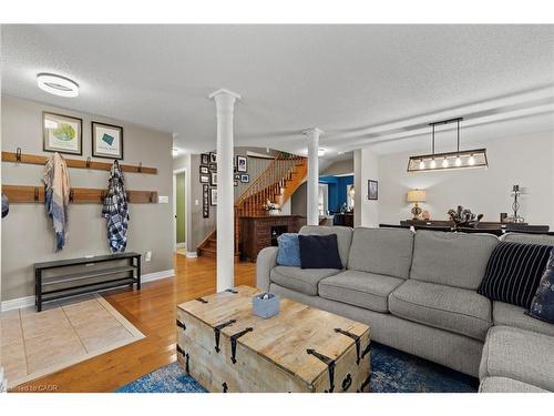 257 Wright Crescent, Niagara-On-The-Lake, ON - Indoor Photo Showing Living Room