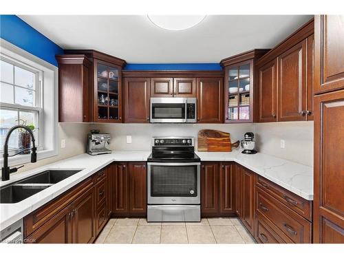 257 Wright Crescent, Niagara-On-The-Lake, ON - Indoor Photo Showing Kitchen With Double Sink
