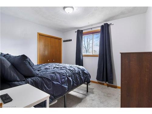 43 Middleton Street, Cambridge, ON - Indoor Photo Showing Bedroom
