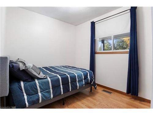 43 Middleton Street, Cambridge, ON - Indoor Photo Showing Bedroom