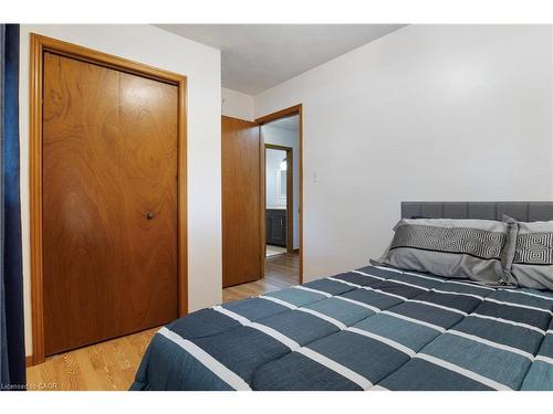 43 Middleton Street, Cambridge, ON - Indoor Photo Showing Bedroom