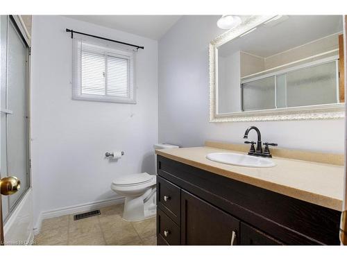 43 Middleton Street, Cambridge, ON - Indoor Photo Showing Bathroom