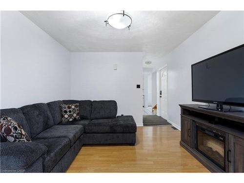 43 Middleton Street, Cambridge, ON - Indoor Photo Showing Living Room