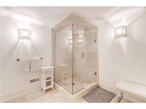 4410 Lakeshore Road, Burlington, ON - Indoor Photo Showing Bathroom