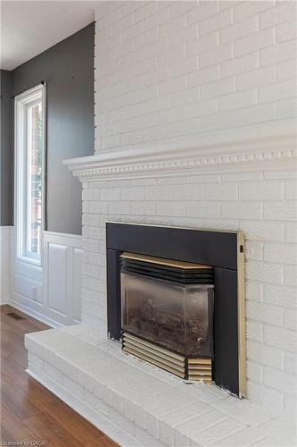 128 Brian Boulevard, Waterdown, ON - Indoor Photo Showing Living Room With Fireplace