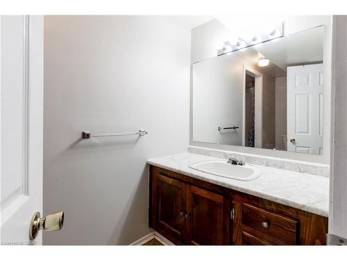 128 Brian Boulevard, Waterdown, ON - Indoor Photo Showing Bathroom
