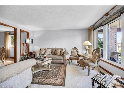 140 Solomon Crescent, Hamilton, ON - Indoor Photo Showing Living Room