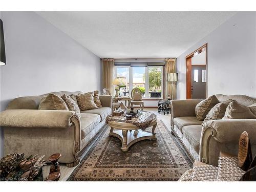 140 Solomon Crescent, Hamilton, ON - Indoor Photo Showing Living Room