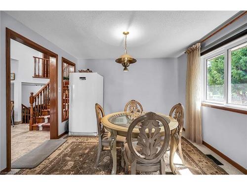 140 Solomon Crescent, Hamilton, ON - Indoor Photo Showing Dining Room