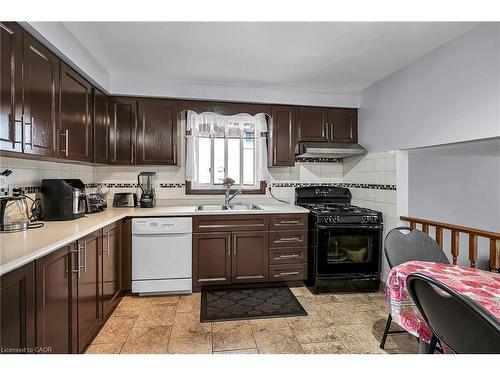140 Solomon Crescent, Hamilton, ON - Indoor Photo Showing Kitchen With Double Sink