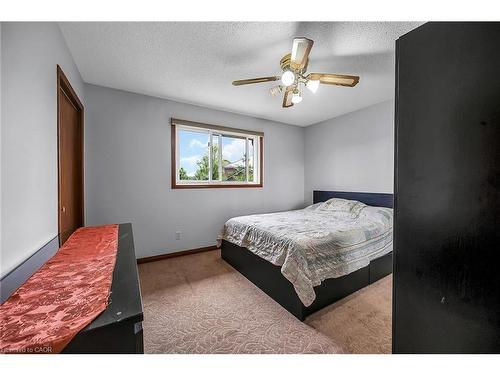 140 Solomon Crescent, Hamilton, ON - Indoor Photo Showing Bedroom