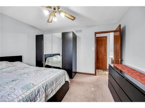 140 Solomon Crescent, Hamilton, ON - Indoor Photo Showing Bedroom