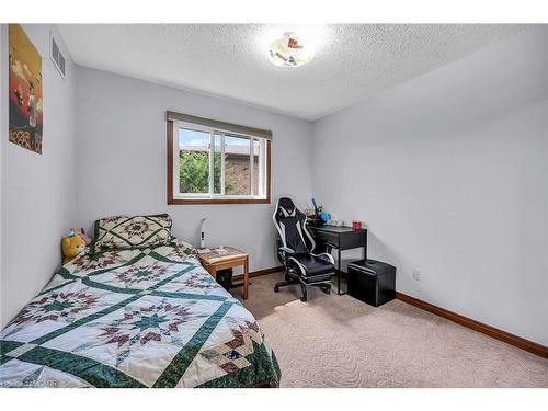 140 Solomon Crescent, Hamilton, ON - Indoor Photo Showing Bedroom