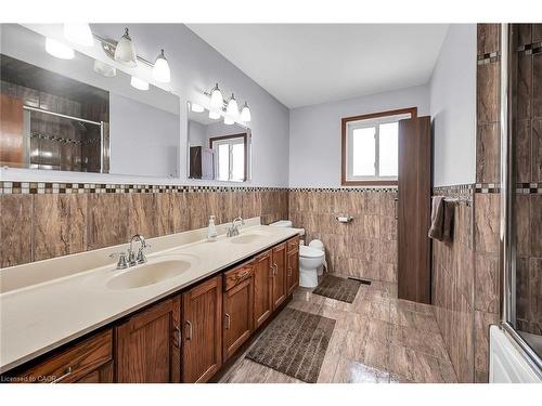 140 Solomon Crescent, Hamilton, ON - Indoor Photo Showing Bathroom