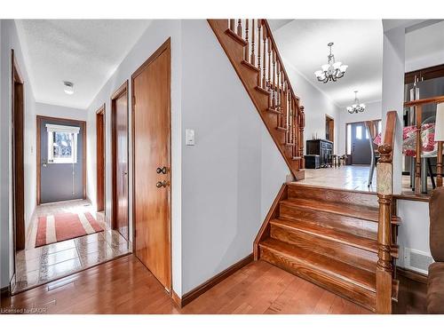 140 Solomon Crescent, Hamilton, ON - Indoor Photo Showing Other Room