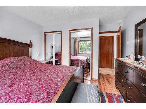 140 Solomon Crescent, Hamilton, ON - Indoor Photo Showing Bedroom