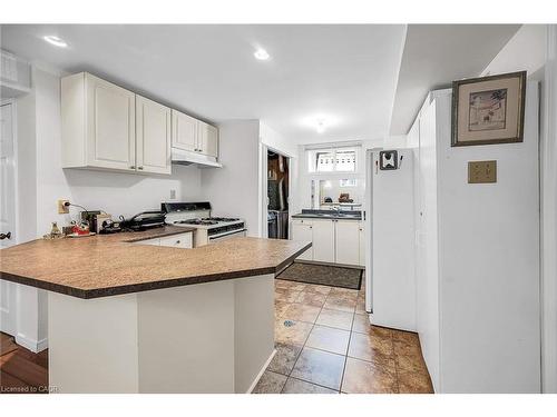 140 Solomon Crescent, Hamilton, ON - Indoor Photo Showing Kitchen