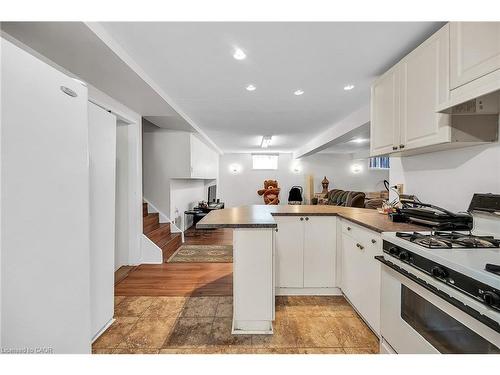 140 Solomon Crescent, Hamilton, ON - Indoor Photo Showing Kitchen