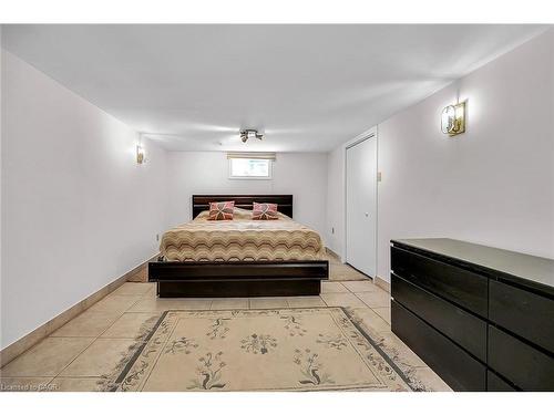 140 Solomon Crescent, Hamilton, ON - Indoor Photo Showing Bedroom