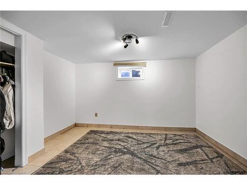 140 Solomon Crescent, Hamilton, ON - Indoor Photo Showing Other Room