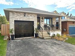332 Acadia Drive  Hamilton, ON L8W 3L7