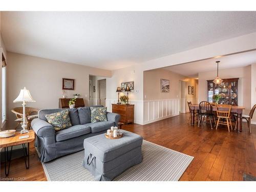 136 Glenariff Drive, Hamilton, ON - Indoor Photo Showing Living Room
