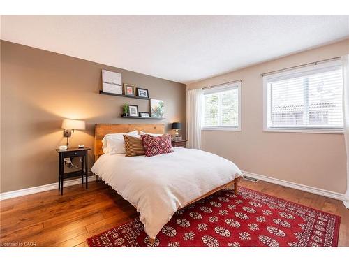 136 Glenariff Drive, Hamilton, ON - Indoor Photo Showing Bedroom