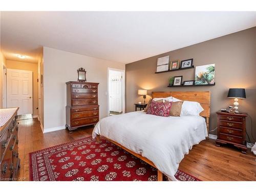 136 Glenariff Drive, Hamilton, ON - Indoor Photo Showing Bedroom