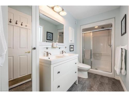 136 Glenariff Drive, Hamilton, ON - Indoor Photo Showing Bathroom