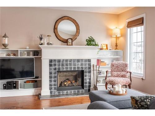 136 Glenariff Drive, Hamilton, ON - Indoor Photo Showing Living Room With Fireplace