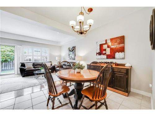 4005 Alexan Crescent, Burlington, ON - Indoor Photo Showing Dining Room