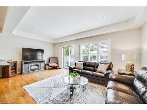 4005 Alexan Crescent, Burlington, ON - Indoor Photo Showing Living Room