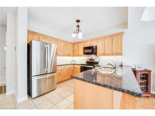 4005 Alexan Crescent, Burlington, ON - Indoor Photo Showing Kitchen With Double Sink