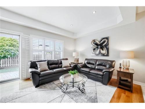 4005 Alexan Crescent, Burlington, ON - Indoor Photo Showing Living Room