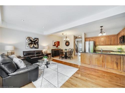 4005 Alexan Crescent, Burlington, ON - Indoor Photo Showing Living Room
