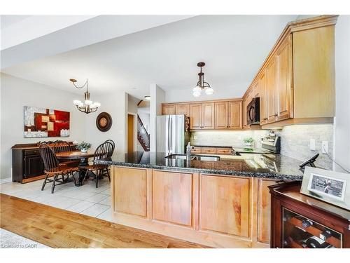 4005 Alexan Crescent, Burlington, ON - Indoor Photo Showing Kitchen