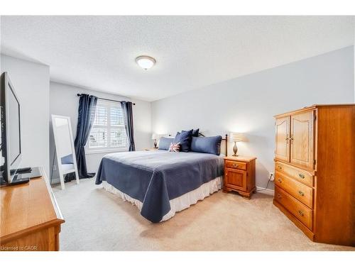 4005 Alexan Crescent, Burlington, ON - Indoor Photo Showing Bedroom