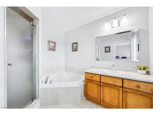 4005 Alexan Crescent, Burlington, ON - Indoor Photo Showing Bathroom