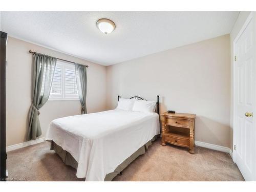 4005 Alexan Crescent, Burlington, ON - Indoor Photo Showing Bedroom